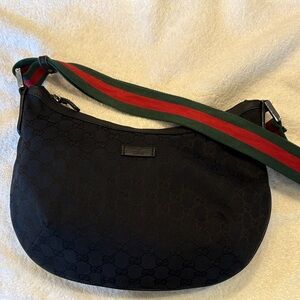 Gucci Black GG crossbody Bag with Green-Red Web Strap Sherry Line